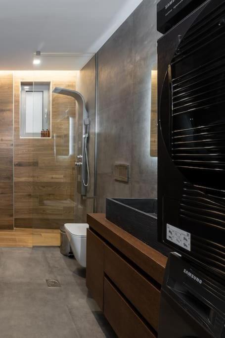 Apartamento Stylish Abode Under Acropolis W/ Sunny Courtyard! Atenas Exterior foto