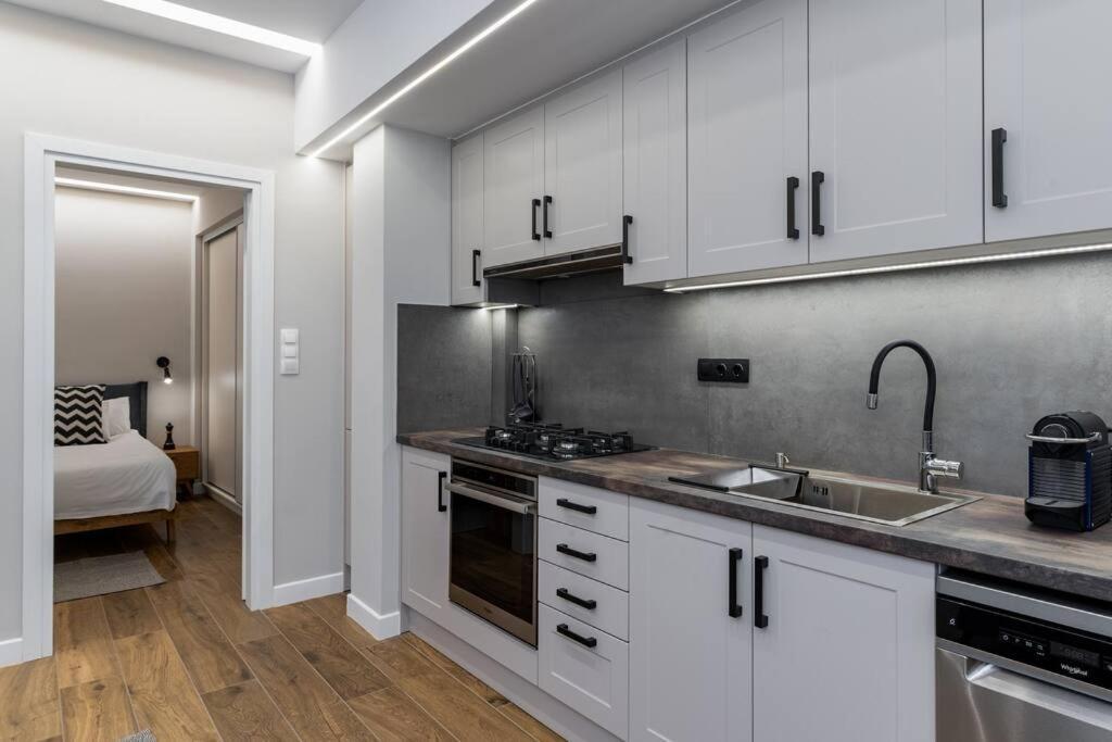 Apartamento Stylish Abode Under Acropolis W/ Sunny Courtyard! Atenas Exterior foto