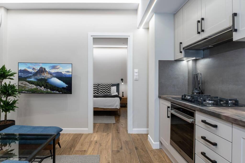 Apartamento Stylish Abode Under Acropolis W/ Sunny Courtyard! Atenas Exterior foto