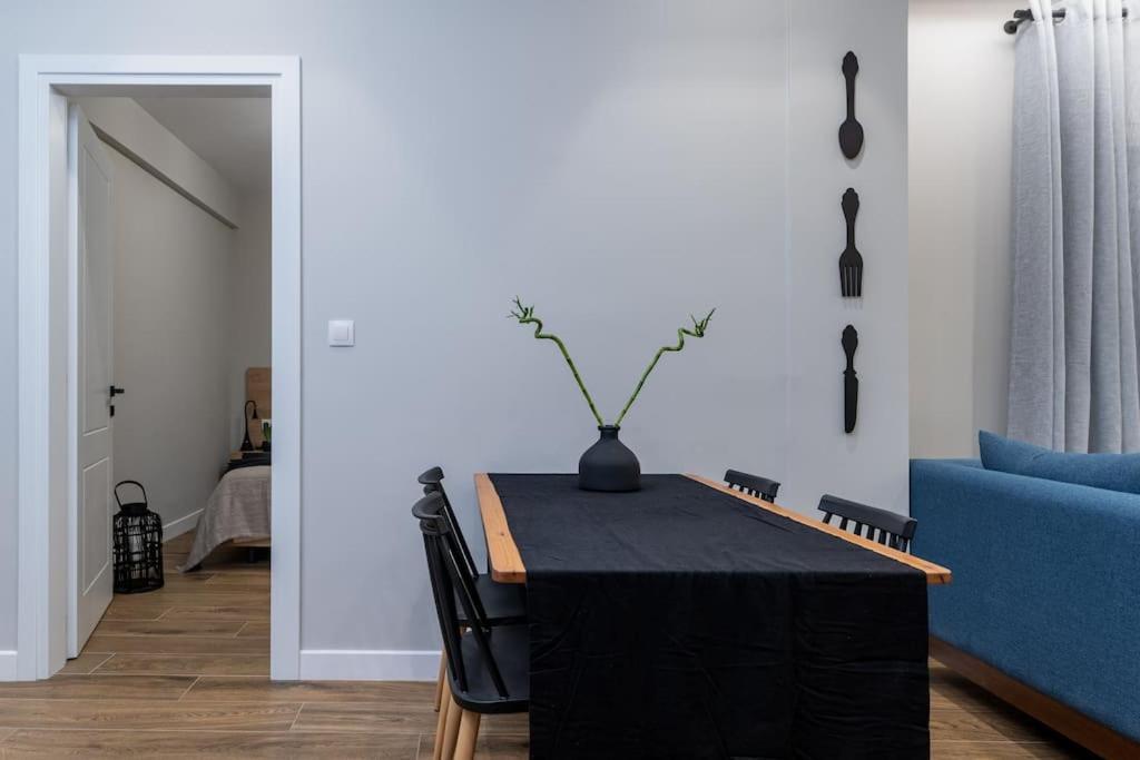 Apartamento Stylish Abode Under Acropolis W/ Sunny Courtyard! Atenas Exterior foto
