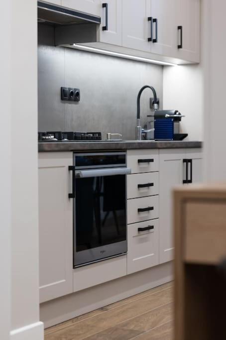 Apartamento Stylish Abode Under Acropolis W/ Sunny Courtyard! Atenas Exterior foto