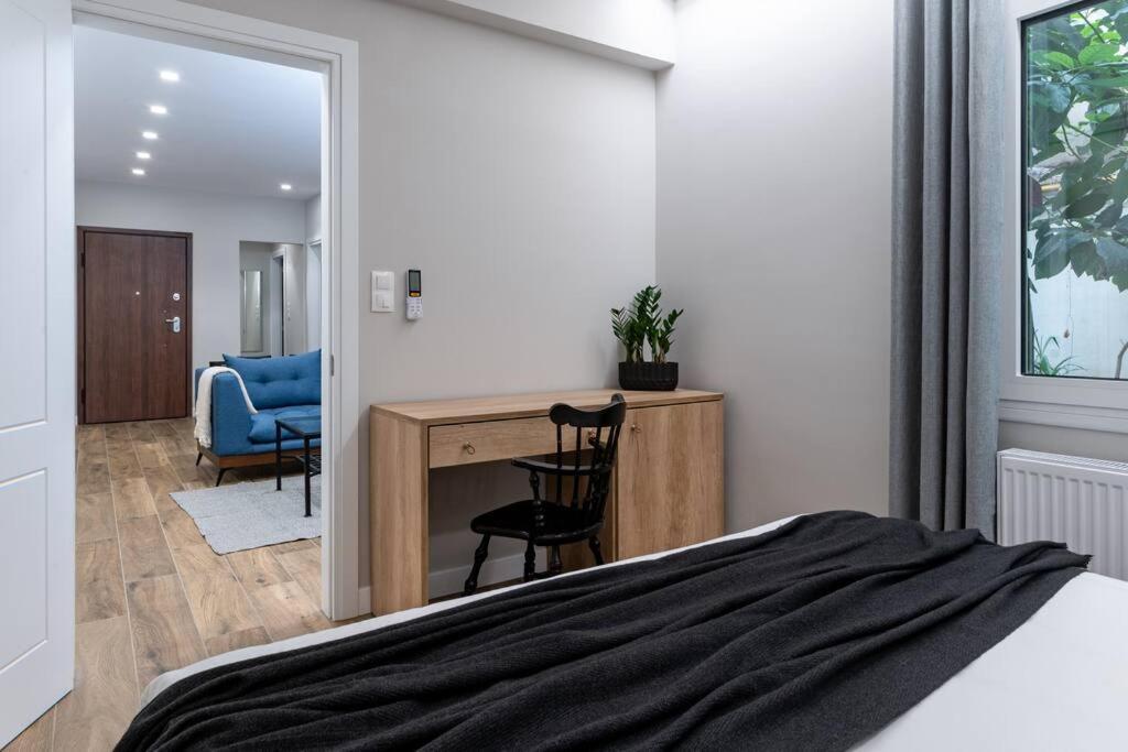 Apartamento Stylish Abode Under Acropolis W/ Sunny Courtyard! Atenas Exterior foto