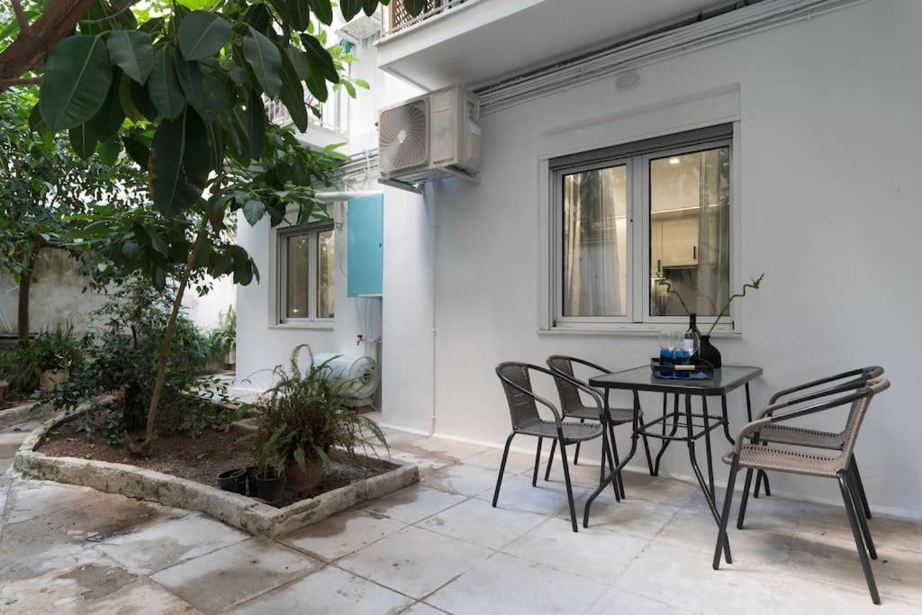 Apartamento Stylish Abode Under Acropolis W/ Sunny Courtyard! Atenas Exterior foto