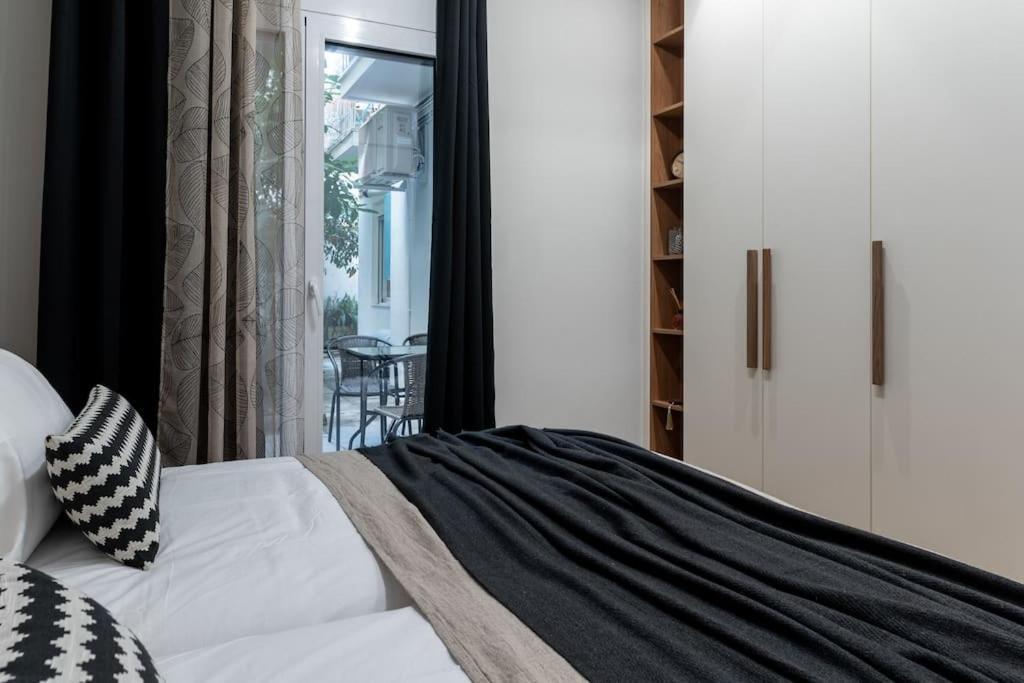 Apartamento Stylish Abode Under Acropolis W/ Sunny Courtyard! Atenas Exterior foto