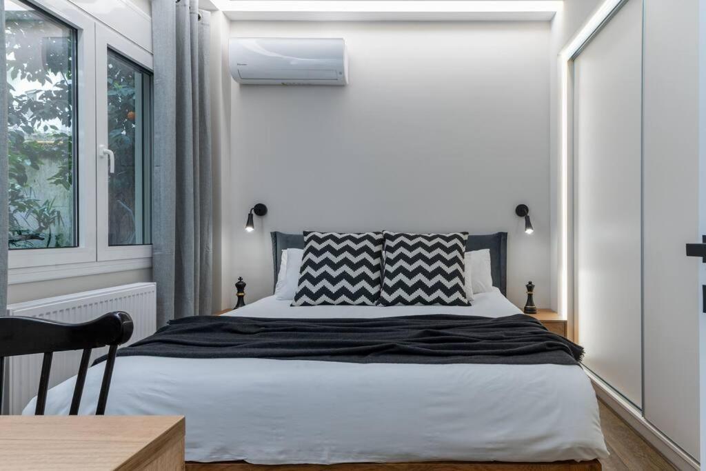 Apartamento Stylish Abode Under Acropolis W/ Sunny Courtyard! Atenas Exterior foto